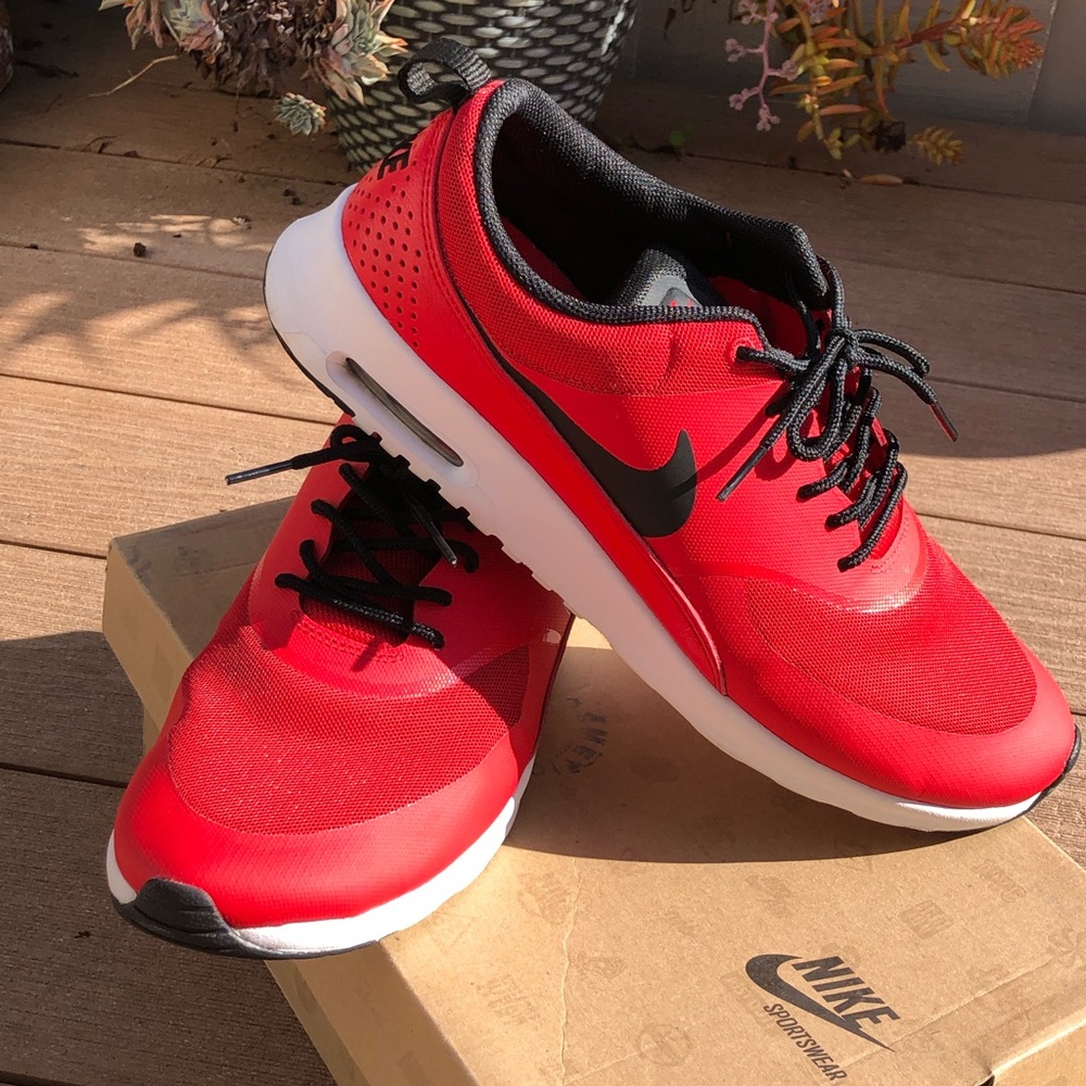 🤑 Women’s Nike Shoe